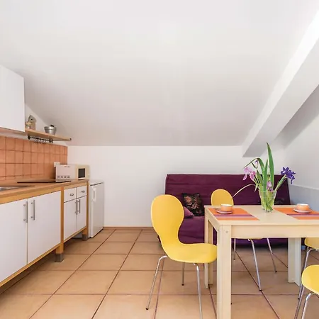 1 Bedroom Cozy In