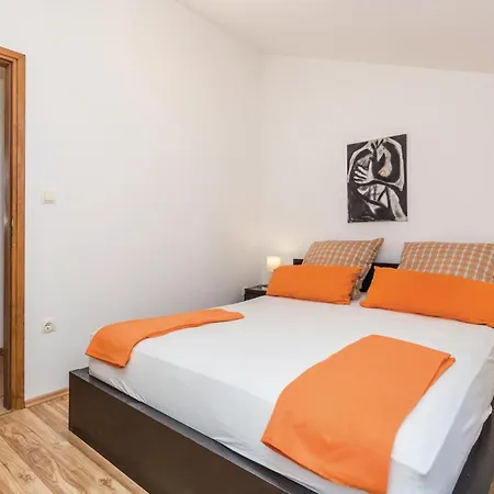 1 Bedroom Cozy In Apartament