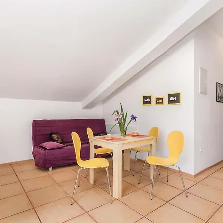 1 Bedroom Cozy In Apartament Palit